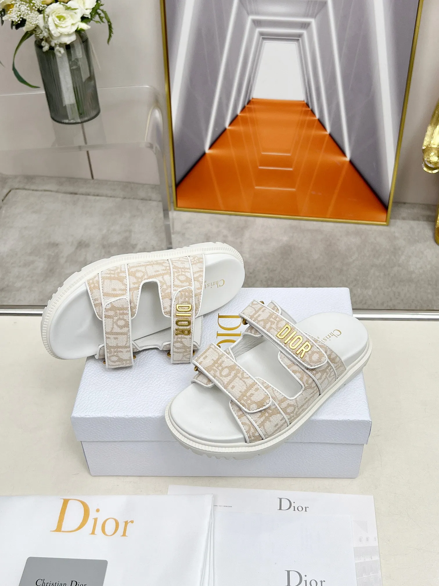 👟👟Ex-factory price 480👟👟Dior👏👏New classic style. 🔥Purchasing-level qualityThick-soled slippers popular in foreign counters. Upper➕Inner: original customized material, original mold opening of sole 1.1 (lightweight, code number 35-40 (41/42 can be customized)